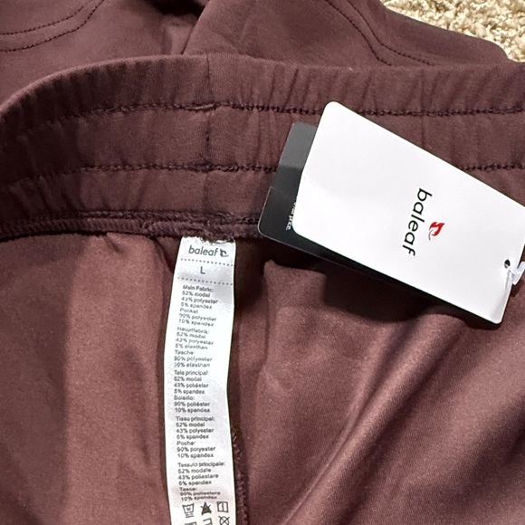 NWT Baleaf Women's Casual Shorts Brown Large - Picture 3 of 3